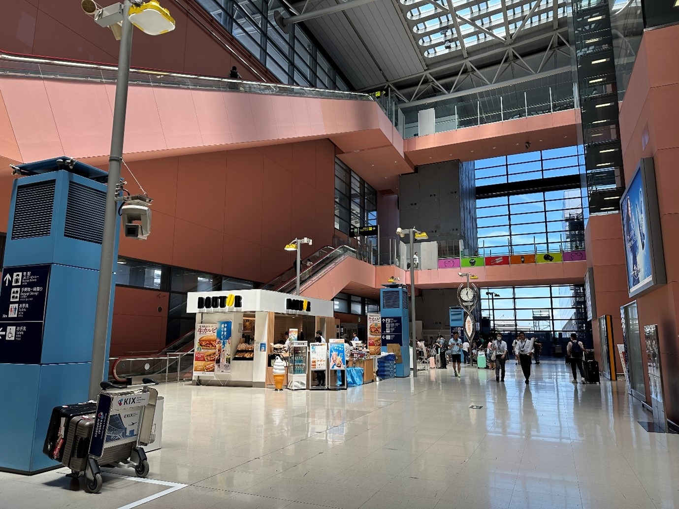 日 간사이 지역의 하늘 현관문 ‘간사이공항’… 개항 30주년 맞아 기념품, 배웅 등 깜짝 이벤트